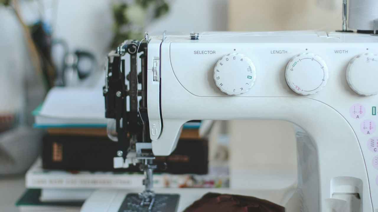 Чем отличается оверлок от швейной машины?