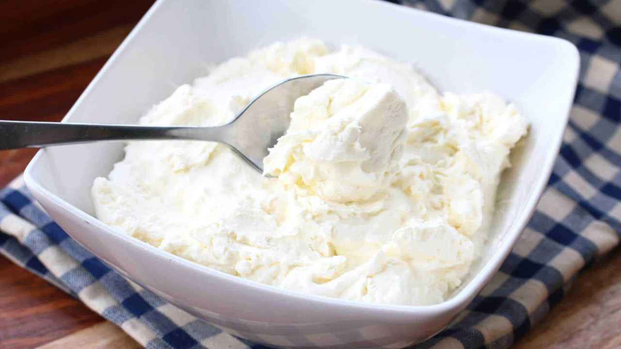 Чем отличается каймак от маскарпоне?