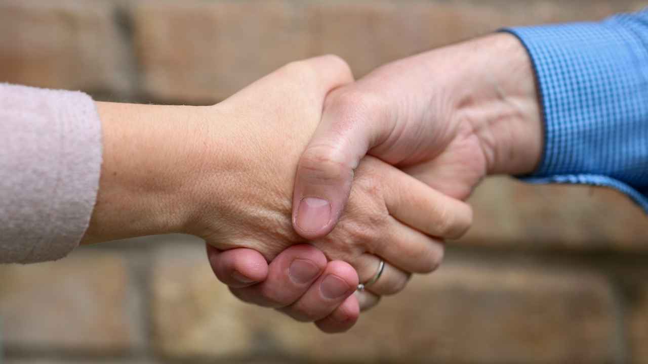 Чем отличается бартер от взаимозачета?